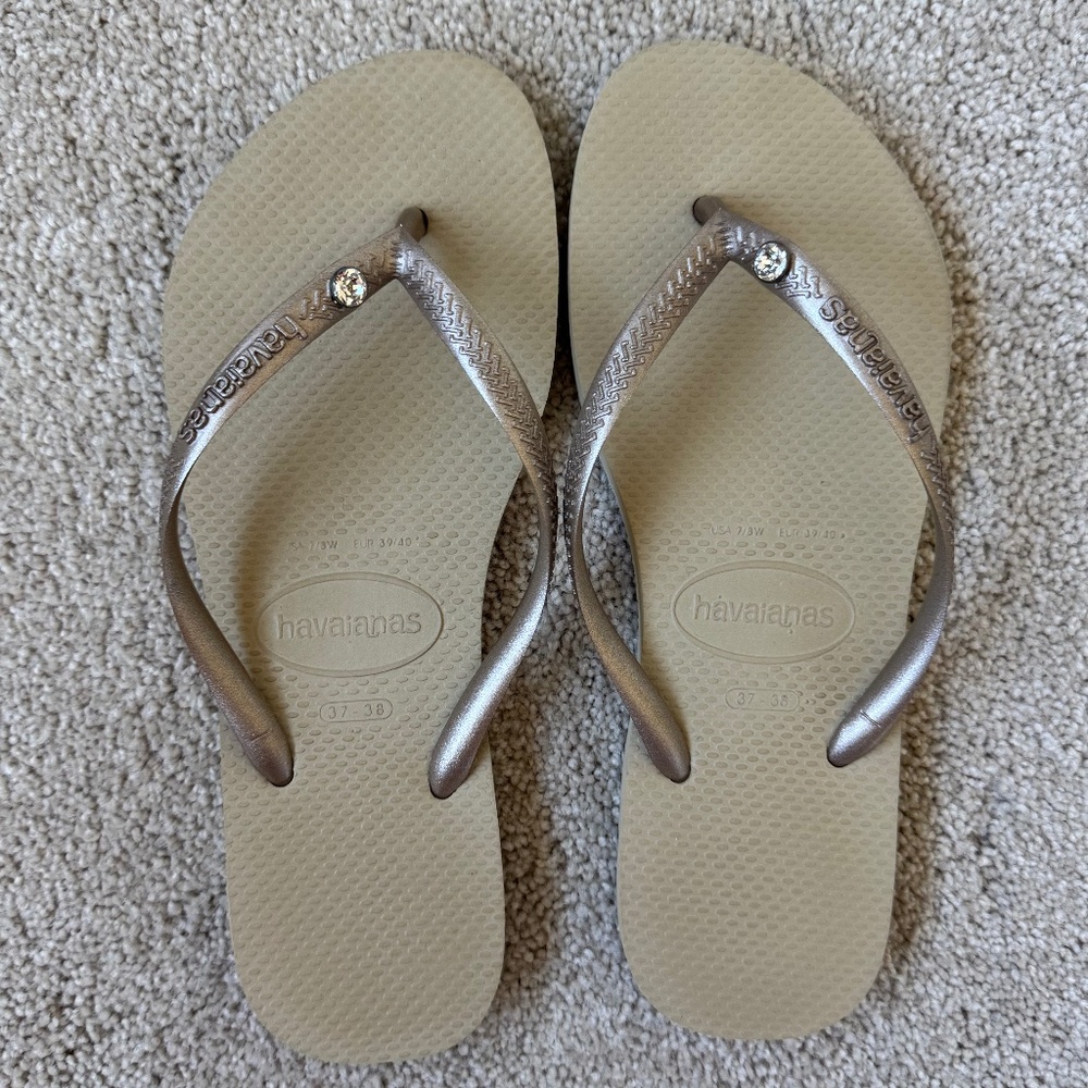 Havaianas Gold Crystal Flip-Flop, Size US 8 (37)